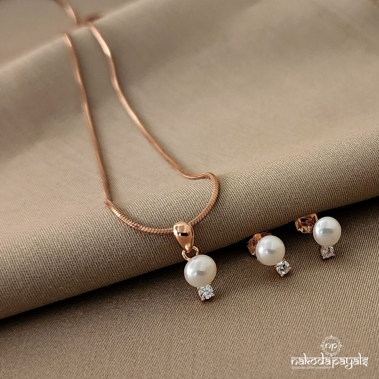 Chic Pearl Pendant Set With Earrings (ST1118)