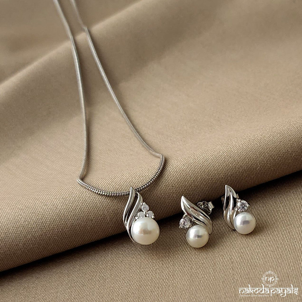 Modish Pendant Set With Earrings (ST1121)