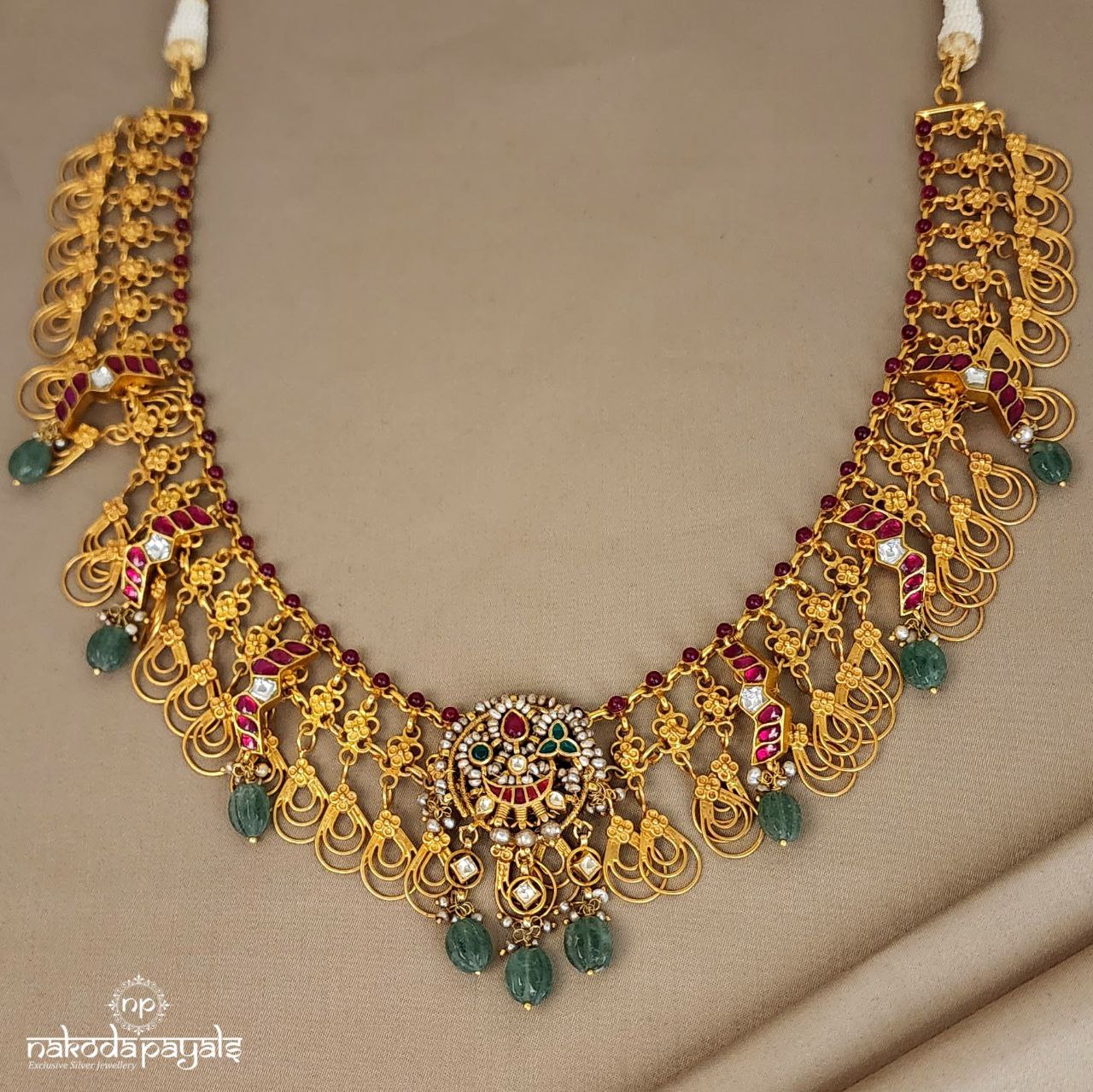 Uniquely Designed Neckpiece (GN5269)