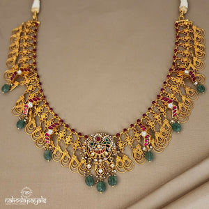 Uniquely Designed Neckpiece (GN5269)