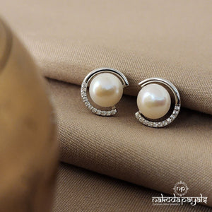 Chic Pearl Studs (ST1526)