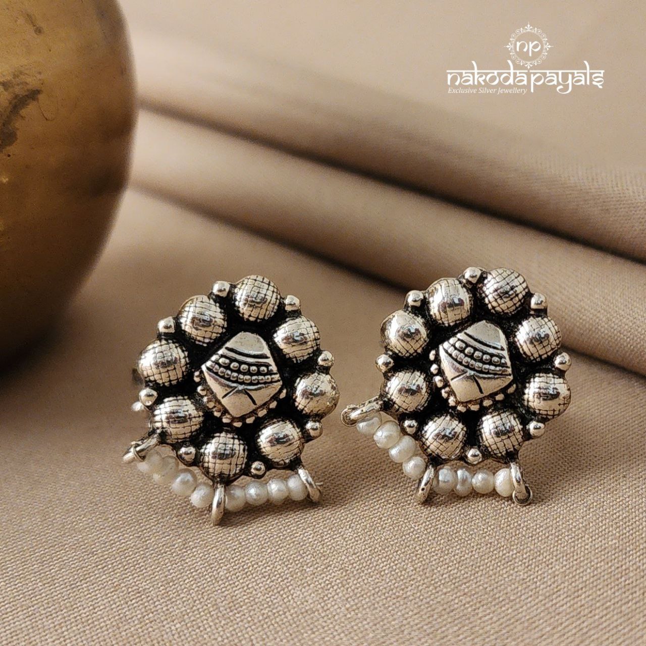 Oxidised Pearl Toerings (T2451)