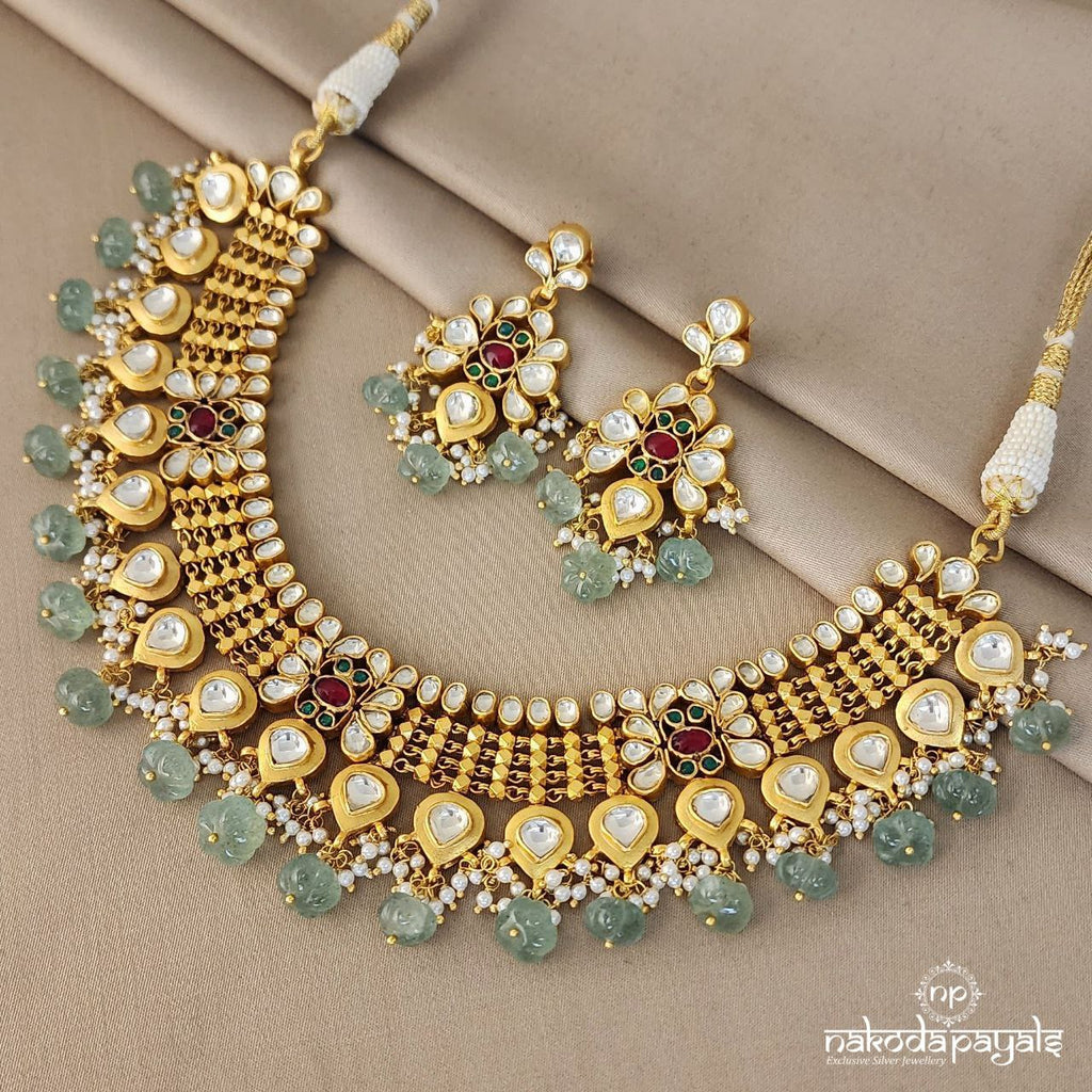 Enticing Kundan Neckpiece With Earrings (GN5765)